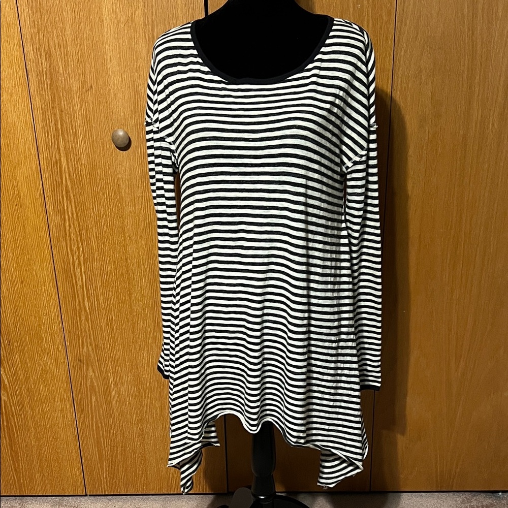 NWT Calvin Klein performance, long sleeve tunic. Sz. S charcoal & white striped